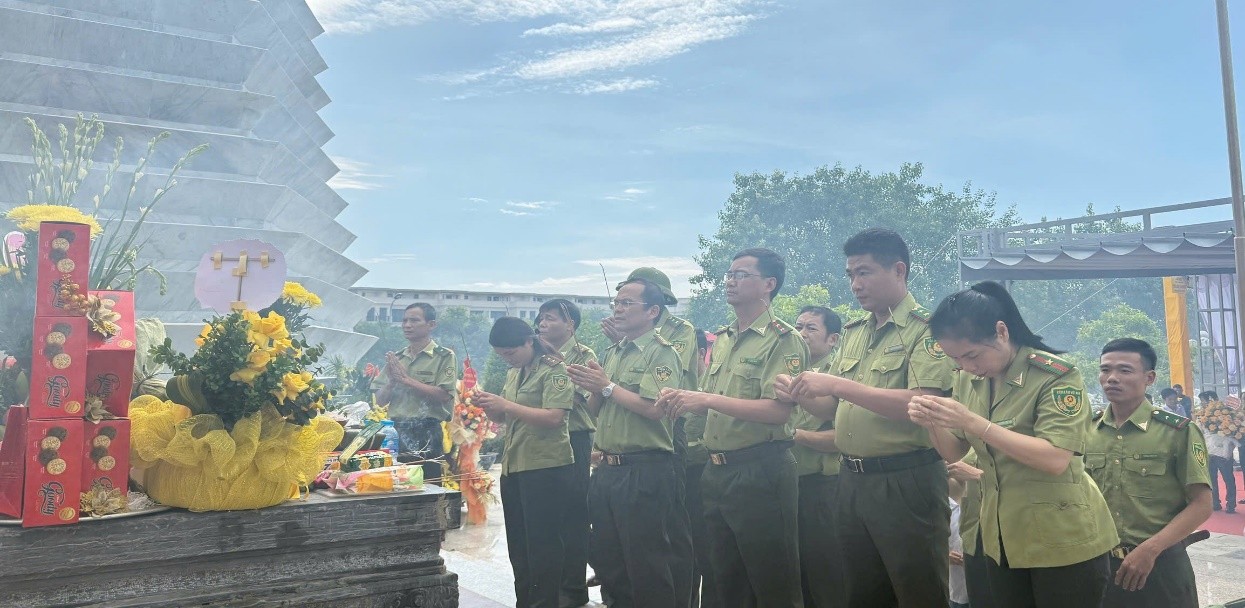 Chi cục Kiểm lâm vùng II dâng hương tưởng niệm các Anh hùng liệt sĩ